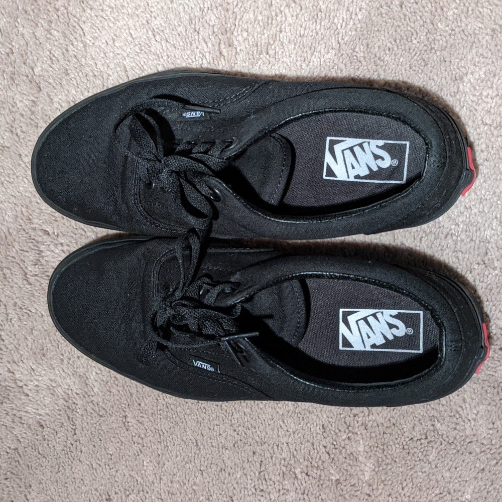Vans black skate shoe men's 7 women's 8.5